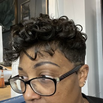 Richmond Beauty & Hair Studio – Salon and Barbing in Minna, Niger (Gallery image 3)