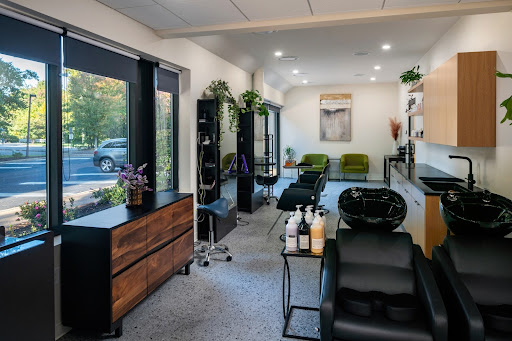 Richmond Beauty & Hair Studio – Salon and Barbing in Minna, Niger (Gallery image 5)