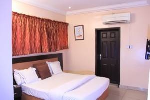 Paradise Hotel & Suites - Hotels and Accommodation in Ogba