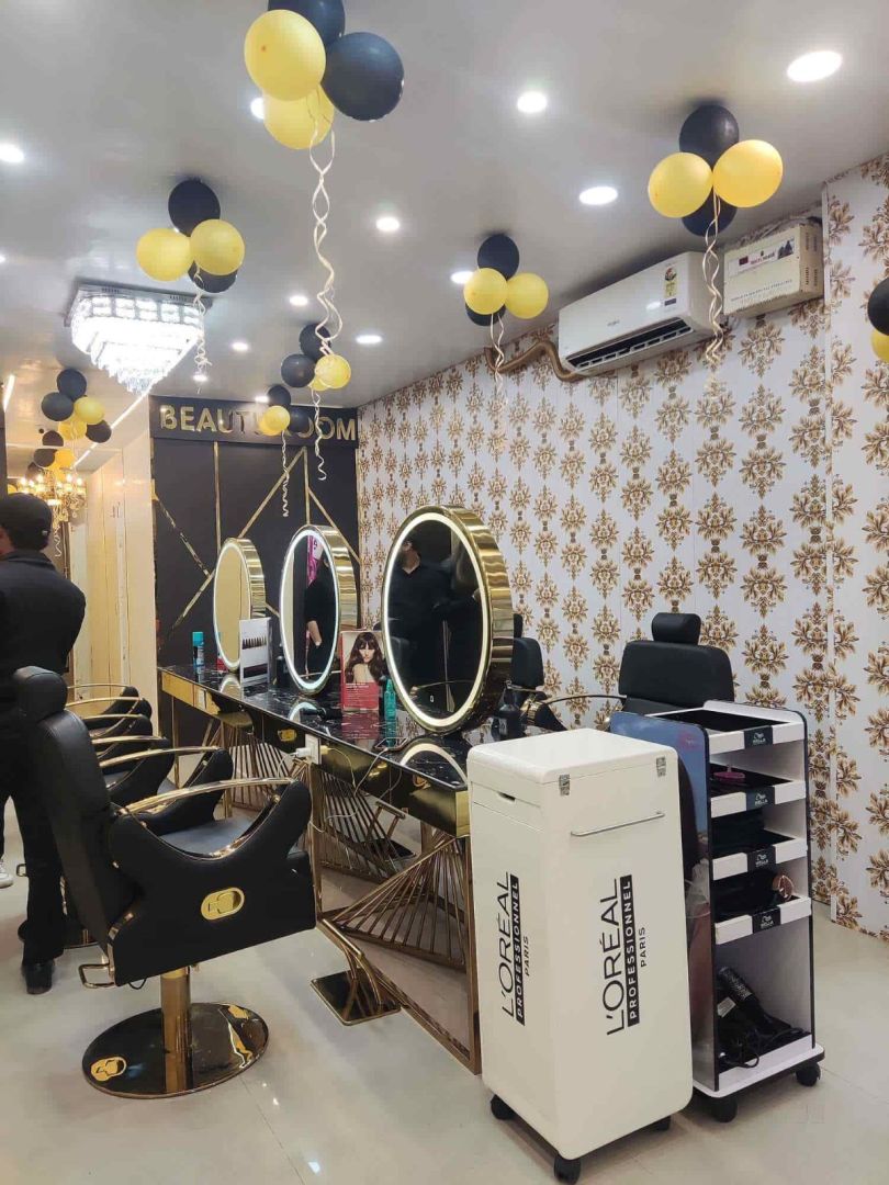 Image of VICKY PLACES BEAUTY EMPIRE